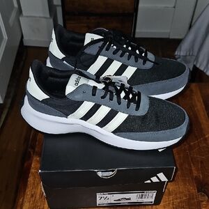 NIB Adidas Run 70s Size 7.5 Womens.